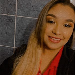 Meet your Posher, Yessenia